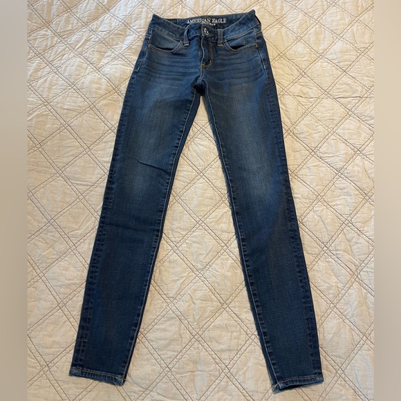 American Eagle Dark Wash Jeans Super Super Stretch Skinny Jegging in Size 0 Long - Picture 1 of 4